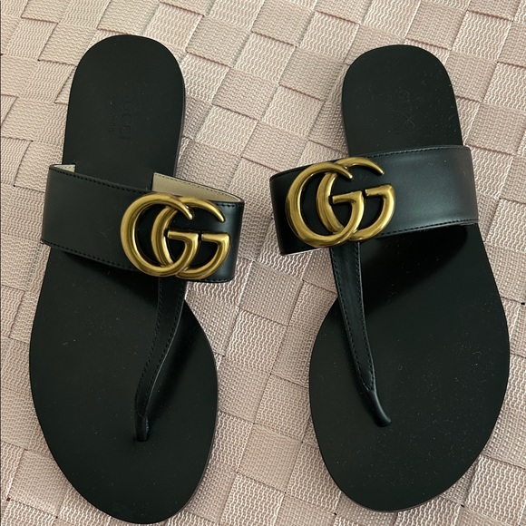 Gucci Black Sandals with Gold Logo - Picture 1 of 5